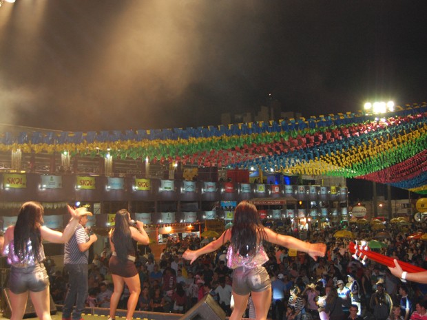A banda Brasas do Forró animou a noite (Foto: Taiguara Rangel/G1)
