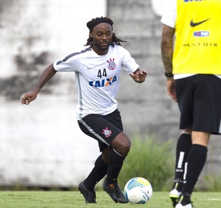 Com Love, Corinthians defende invencibilidade contra o Linense