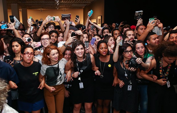 Fãs se aglomeram para ver Jessica Lange (Foto: Manuela Scarpa/Foto Rio News)