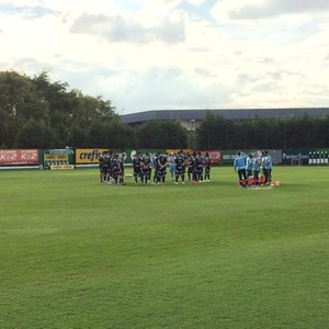 Marcelo Oliveira prioriza defesa em treino e esboça time com Robinho