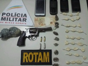 Material foi encontrado com os suspeitos (Foto: Polícia Militar/Divulgação)