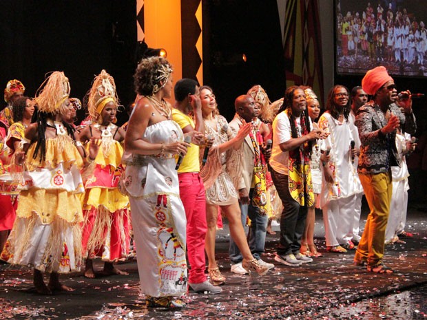 G1 Ao Coro De Centenas De Fãs Ilê Aiyê Celebra 40 Anos De História Com Dvd Notícias Em Bahia 