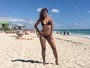Renata Santos mostra o corpo enxuto em Miami