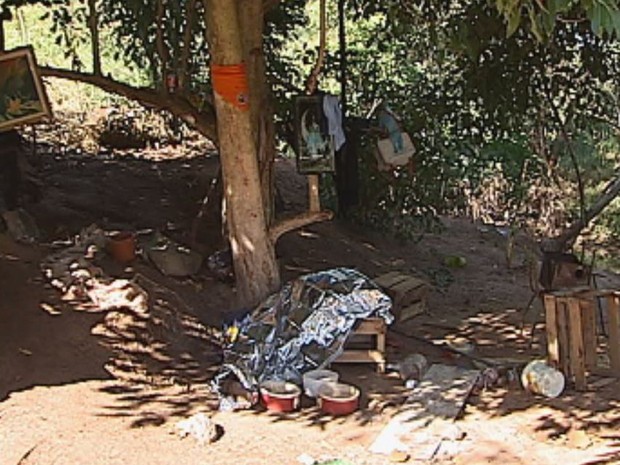 Corpo foi encontrado próximo ao sambódromo em Bauru (Foto: Reprodução/TV TEM)