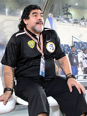Maradona na partida do Al-Wasl contra o Al-Khor (Foto: AFP)