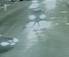 VÍDEO mostra carro atingindo mulher em SC (Reprodução)