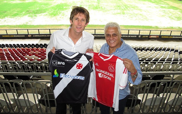 Van der Sar com Roberto Dinamite no Vasco (Foto: Fabio Lima / Globoesporte.com)