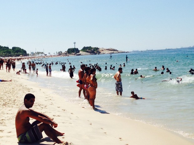 Cariocas aproveitaram calor para ir à praia (Foto: Marcelo Elizardo/ G1)