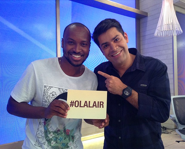 Thiaguinho responde perguntas dos fãs no #OláLair (Foto: Samir Miguel / Gshow)