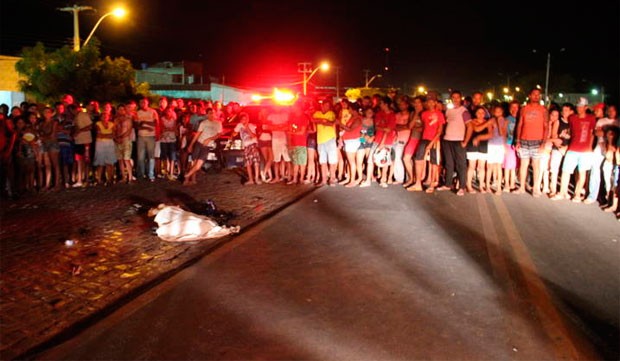 Acidente aconteceu na entrada da cidade de Areia Branca (Foto: Marcelino Neto)