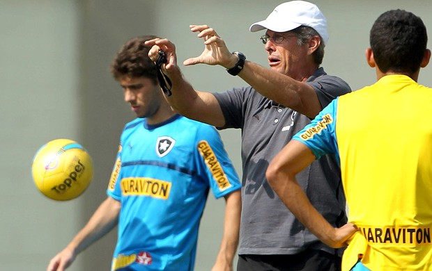 oswaldo de oliveira botafogo treino (Foto: Jorge William / Agência O Globo)