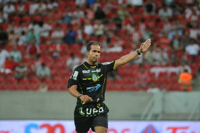 Sebastião Rufino Filho árbitro (Foto: Aldo Carneiro / Pernambuco Press)