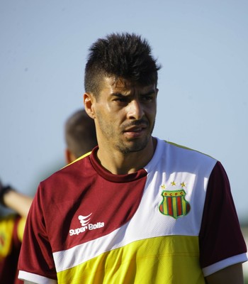 Douglas, atacante do Sampaio Corrêa, tem dois gols em quatro jogos na Série B (Foto: Flora Dolores / Jornal O Estado)