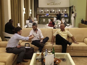 Turistas no Hotel Capri, antes frequentado por mafiosos e estrelas de Hollywood (Foto: Franklin Reyes/Associated Press)