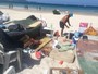 Acampamentos irregulares são removidos de praia em Cabo Frio, RJ