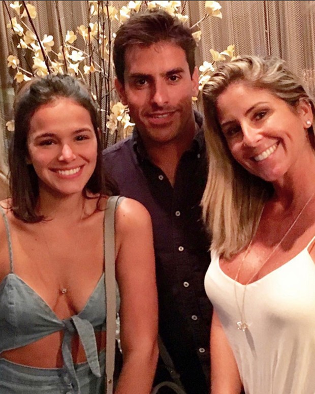 Bruna Marquezine, Rodrigo Branco e Patrícia Maldonado em restaurante em Orlando, nos Estados Unidos (Foto: Instagram/ Reprodução)