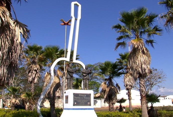 Praça em homenagem à Tonico e Tinoco (Foto: Reprodução/TV TEM)