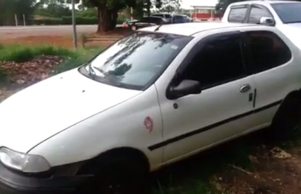 Carro que adolescente dirigia apresentou problemas mecânicos na BR-060, em Anápolis, Goiás (Foto: Divulgação/PRF)