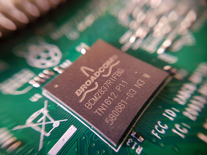 Projeto visa o desenvolvimento de novos tipos de chips, capazes de funcionar de forma mais semelhante ao cérebro: mais rápidos e com capacidade de aprendizado (Foto: Filipe Garrett/TechTudo)