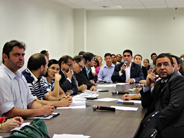 Reunião foi presidida pelo vereador Everaldo Farias (PV) (Foto: Suelen Gonçalves/G1 AM)