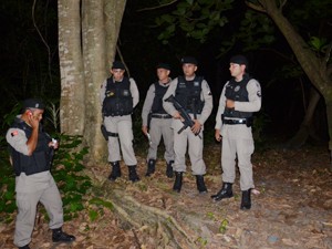 Jovem foi encontrado morto no início da noite em um matagal, em João Pessoa  (Foto: Walter Paparazzo/G1)