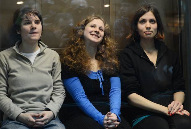 G Tribunal Liberta Uma Das Integrantes Do Grupo Punk Pussy Riot Na