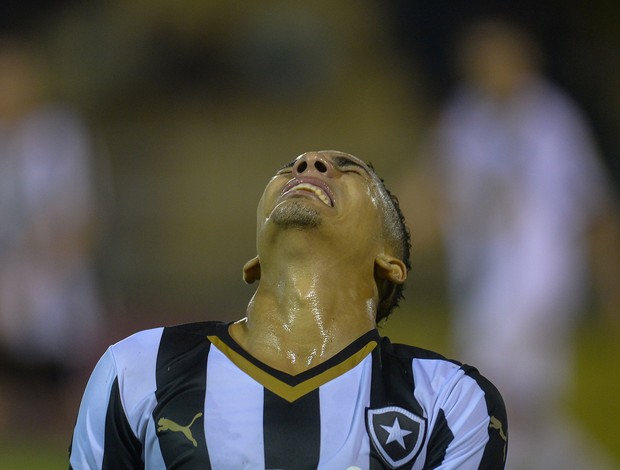 Gilberto lamenta empate do Botafogo (Foto: Fernando Soutello / Ag. Estado)