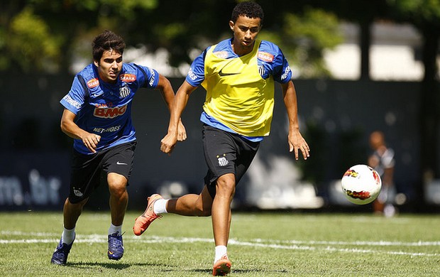 Crystian e Tiago Alves em treino do Santos (Foto: Ricardo Saibun / Divulgação Santos FC)