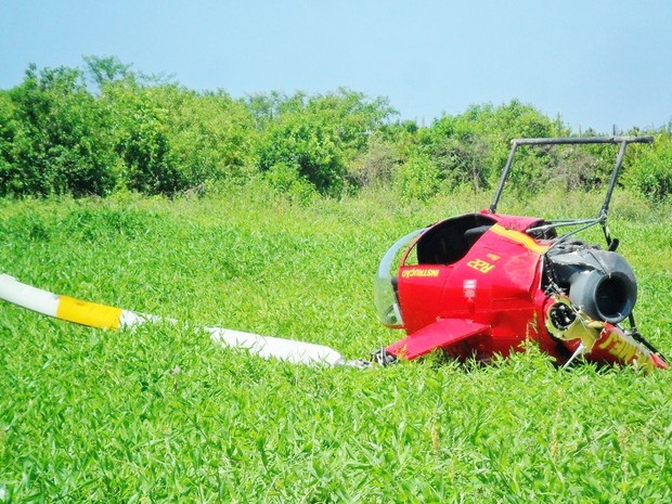 helicoptero cai em marica (Foto: Romário Bastos/ Blog Lei Seca Maricá)