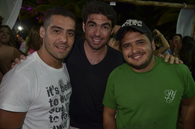 Ex-BBB Yuri, Tarso Camargo e Rafael Eduardo em show em Maceió (Foto: Fred Pontes e Erwin Oliveira/ Divulgação)