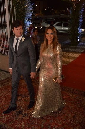 Solange Almeida com o empresário Wagner Miau no casamento de Xand em Fortaleza, no Ceará (Foto: Felipe Souto Maior/ Ag. News)