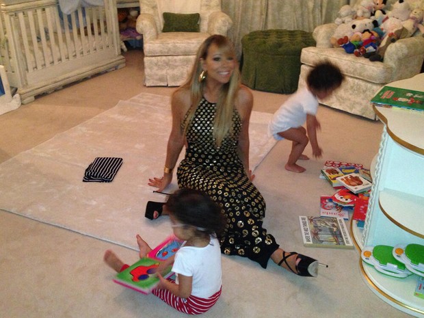 Mariah Carey com os filhos gêmeos (Foto: Reprodução/ Twitter)