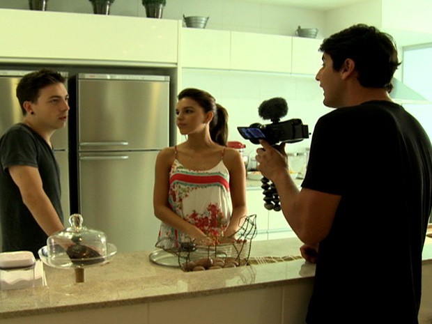 Mariana Rios prova que é boa cozinheira (Foto: Vídeo Show/TV Globo)