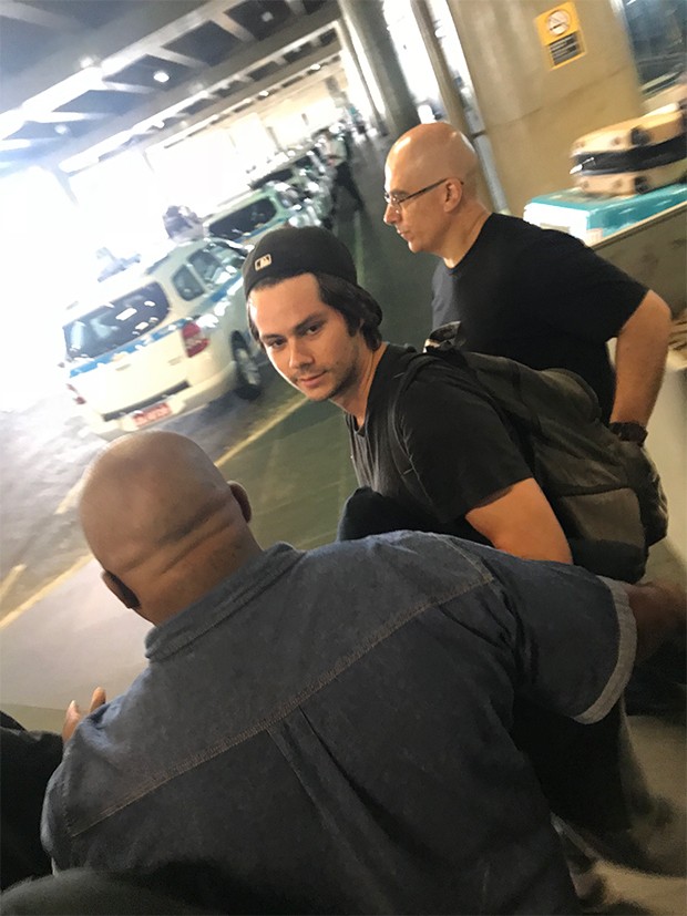 Dylan O'Brien se reúne com elenco de Maze Runner: A Cura Mortal