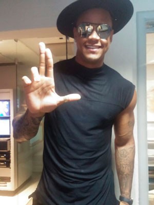 Além de "Santinha", Leo Santana diz que trabalhou várias canções neste carnaval (Foto: Juliana Almirante/ G1)