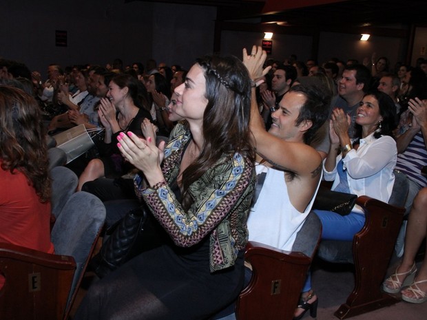 Thaila Ayala e Paulo Vilhena em estreia de peça no Rio (Foto: Thyago Andrade/ Foto Rio News)