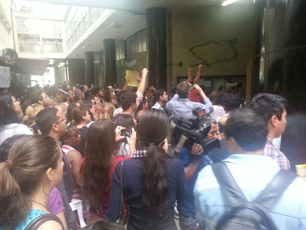 Tumulto marca a primeira reunião da CPI dos Ônibus, no Rio (Foto: Mariucha Machado/G1)