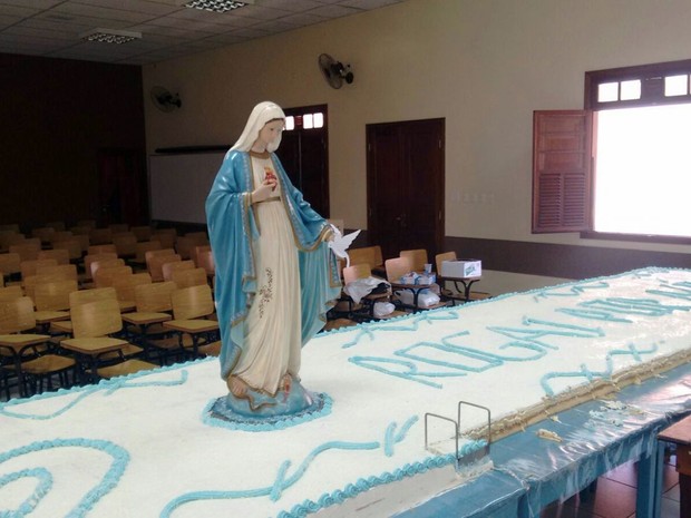 Bolo em comemoração ao dia de Nossa Senhora da Imaculada Conceição em Piracicaba (Foto: Edijan Del Santo/EPTV)