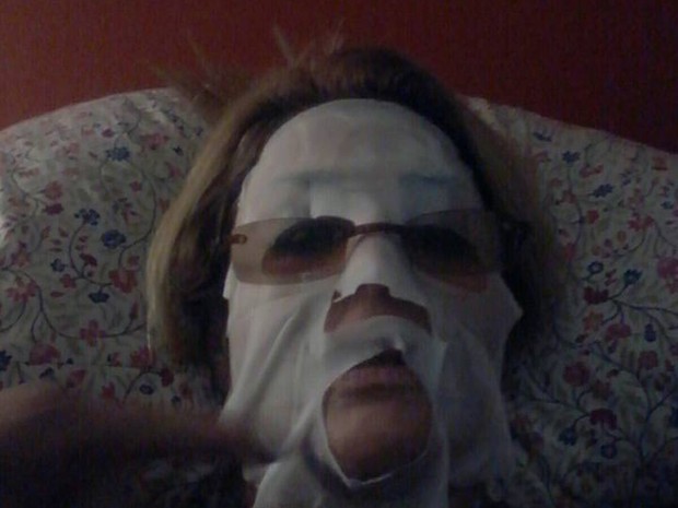 Ex-BBB cida faz máscara facial para ativar células (Foto: reprodução/instagram)
