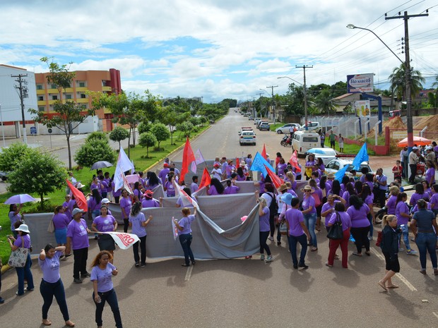 Marcha contra a violência doméstica é realizada em Porto Velho (Foto: Hosana Morais/G1) Marcha contra a violência doméstica é realizada em Porto Velho (Foto: Hosana Morais/G1)