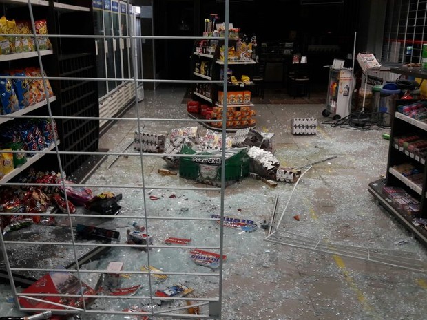 Loja de conveniências foi arrombada na madrugada deste domingo (31) (Foto: Arquivo Pessoal)