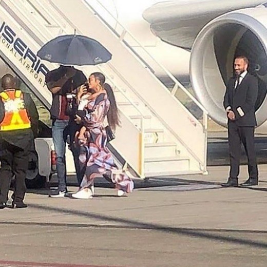 Beyoncé e Jay Z desembarcam na África com os filhos (Foto: Instagram) Beyoncé e Jay Z desembarcam na África com os filhos (Foto: Instagram)