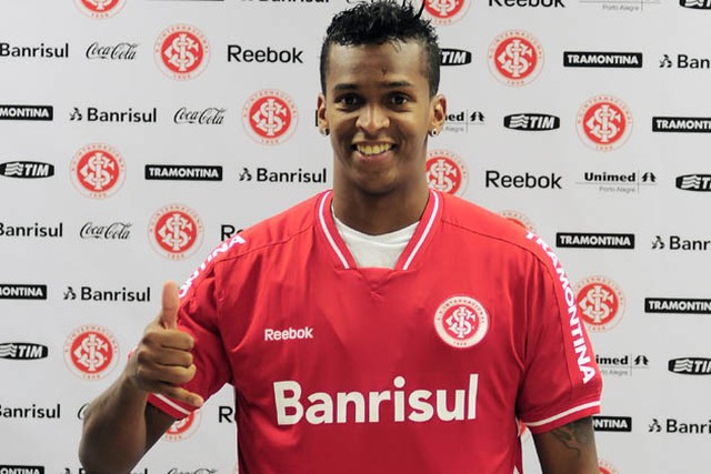 Indisciplina e poucos gols: Jô reencontra Inter após 