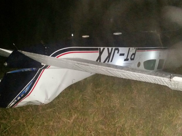 brasil - [Brasil] Avião furtado de aeroporto em MT é encontrado na Bolívia e 3 são presos Aviaoqueda2