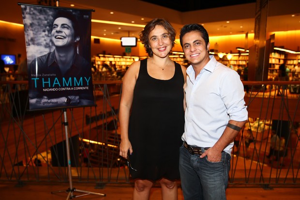 A autora do livro, Marcia Zanelatto, e Thammy Miranda (Foto: Manuela Scarpa/Photo Rio News)