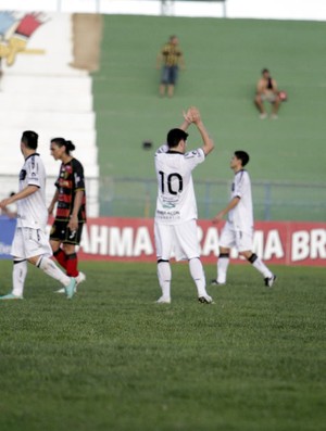 Ricardinho comemora gol do Ceará contra Guarani de Juazeiro pelo Campeonato Cearense no Romeirão (Foto: Michel Dantas/Agência Miséria de Comunicação)