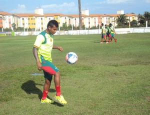 Meia Bruninho já inicia trabalhos no Sampaio (Foto: Afonso Diniz/Globoesporte.com)