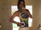 Cristiana Oliveira torce pelo Brasil de minissaia