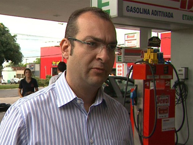 'Câmeras não intimidam assaltantes', diz diretor da rede (Foto: Reprodução/EPTV) 'Câmeras não intimidam assaltantes', diz diretor da rede (Foto: Reprodução/EPTV)