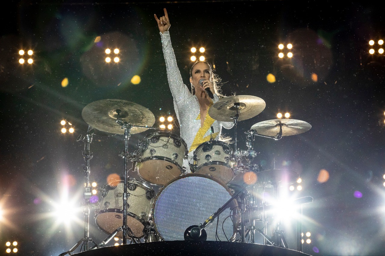 Ivete Sangalo tocando bateria no Rock In Rio 2019 (Foto: Fernando Neumayer / Multishow)